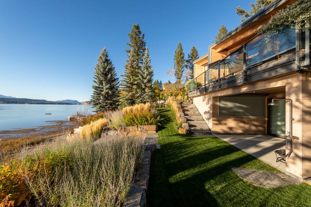 invermere lakefront luxury house built by HR Pacific